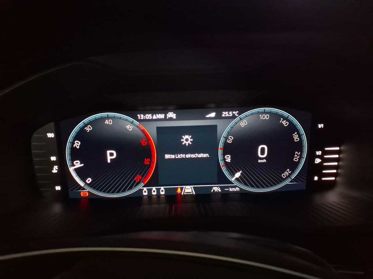 Skoda Karoq 2.0 TDI Style Navi LED VC Leder RFK 11