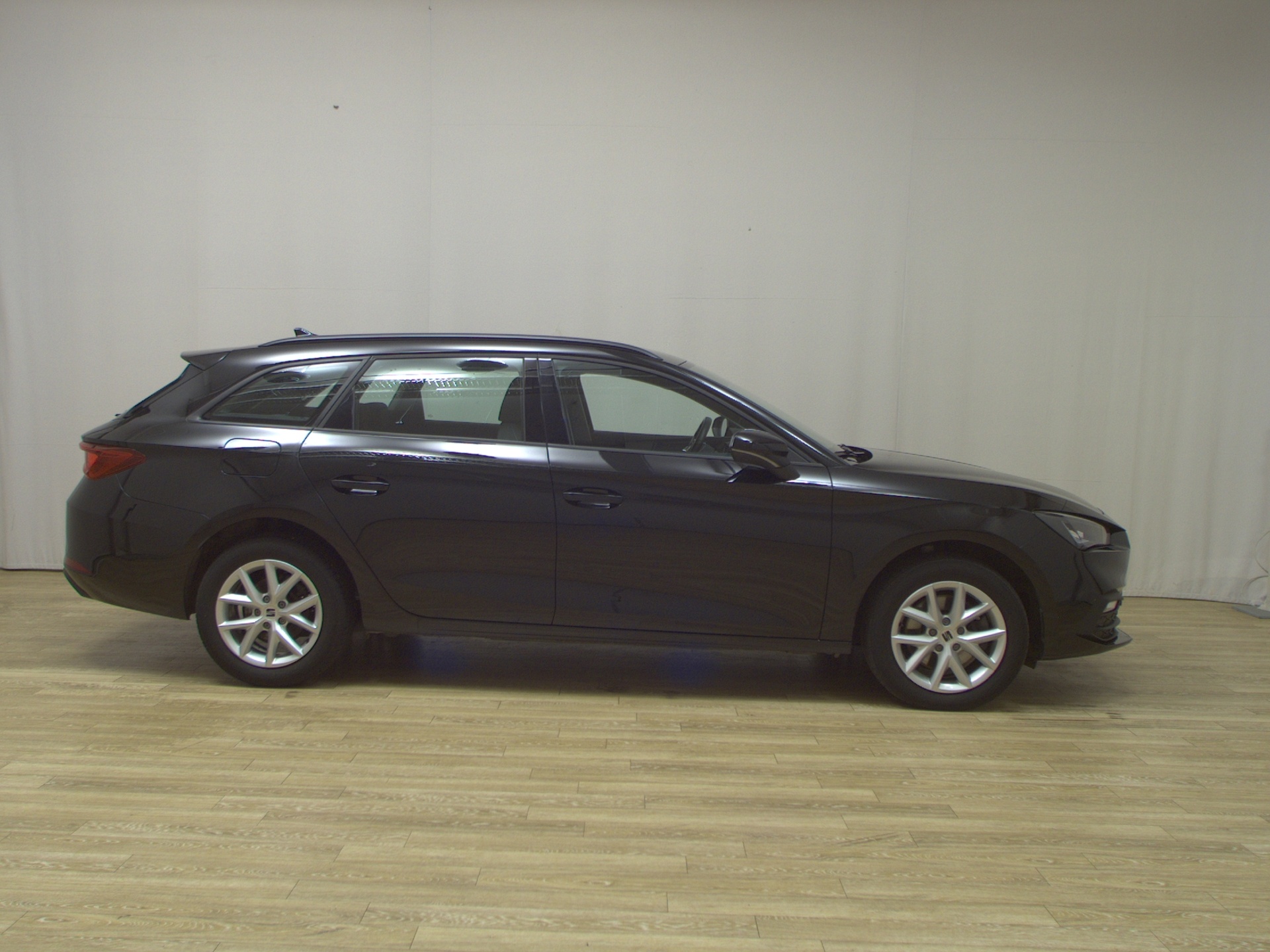 Seat Leon Sportstourer 2.0 TDI Style Navi LED Virtual PDC Shz