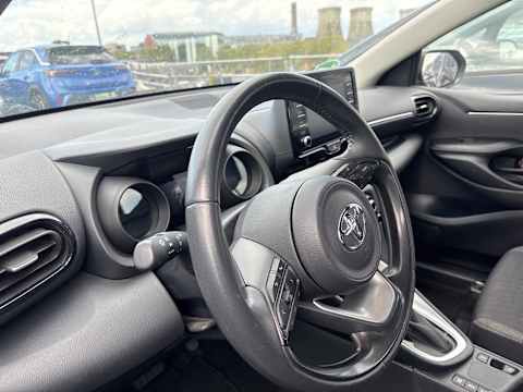 Toyota Yaris 1.5 VVT-I Team D NAVI RFK LED 6