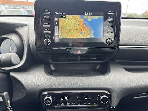 Toyota Yaris 1.5 VVT-I Team D NAVI RFK LED 10