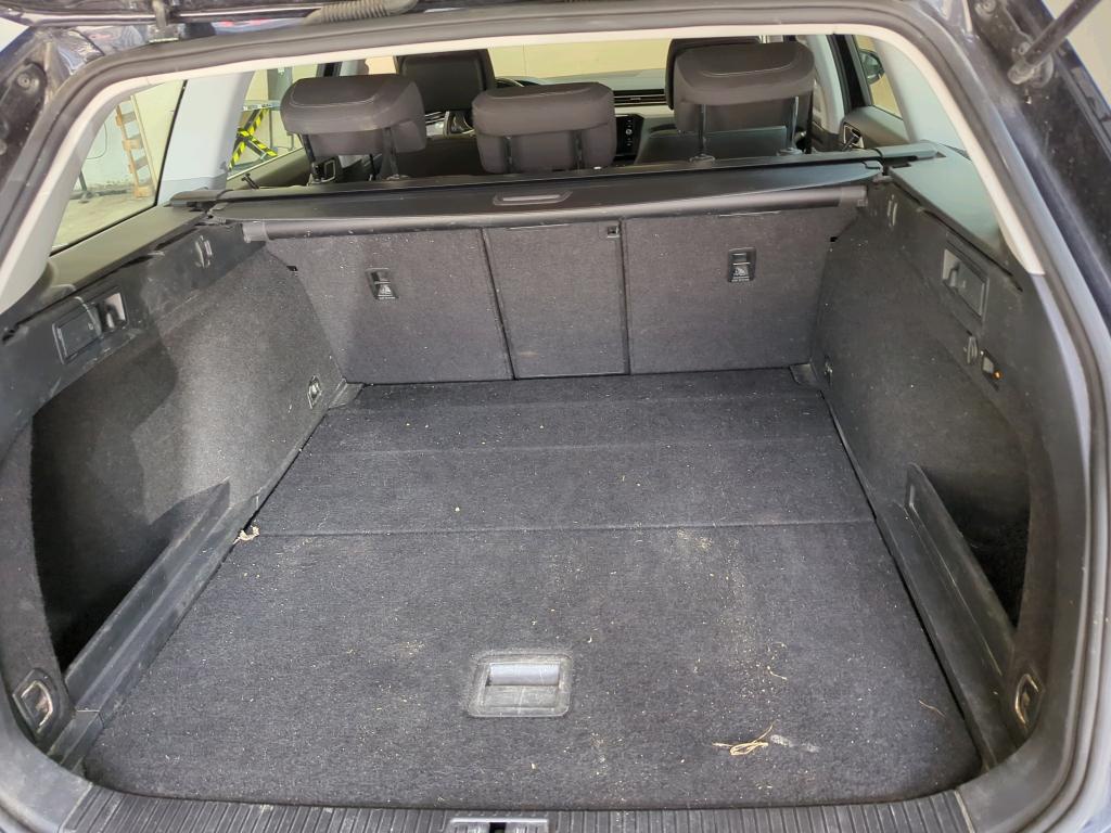 Volkswagen Passat Variant 2.0 TDI Business Navi LED AHK RFK ACC 10