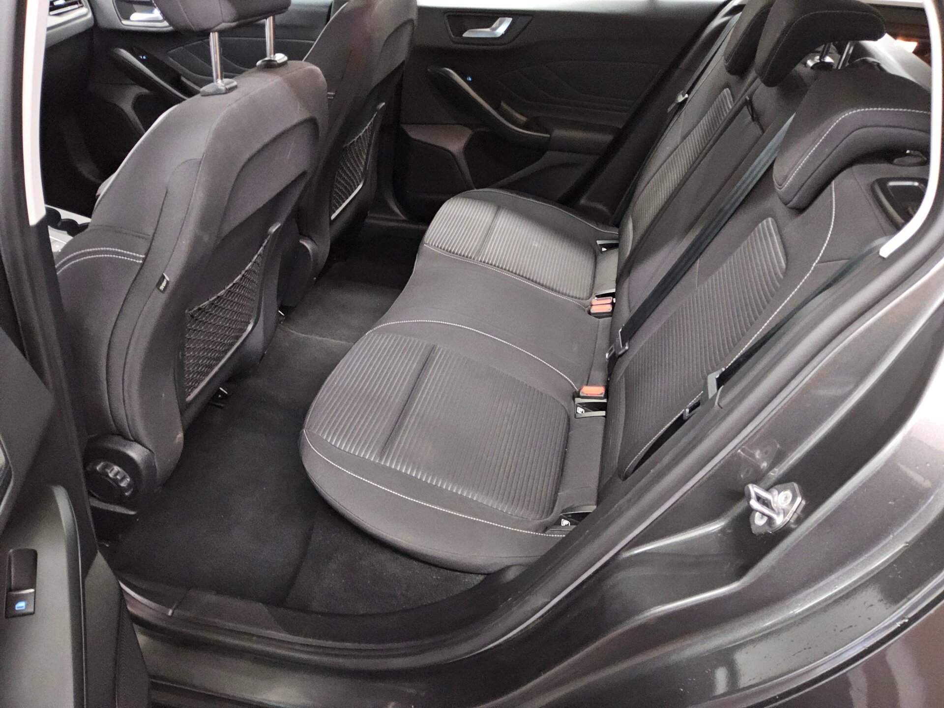 Ford Focus Turnier 1.5 EB Titanium NAVI KLIMAAUT LED SHZ PDC 13
