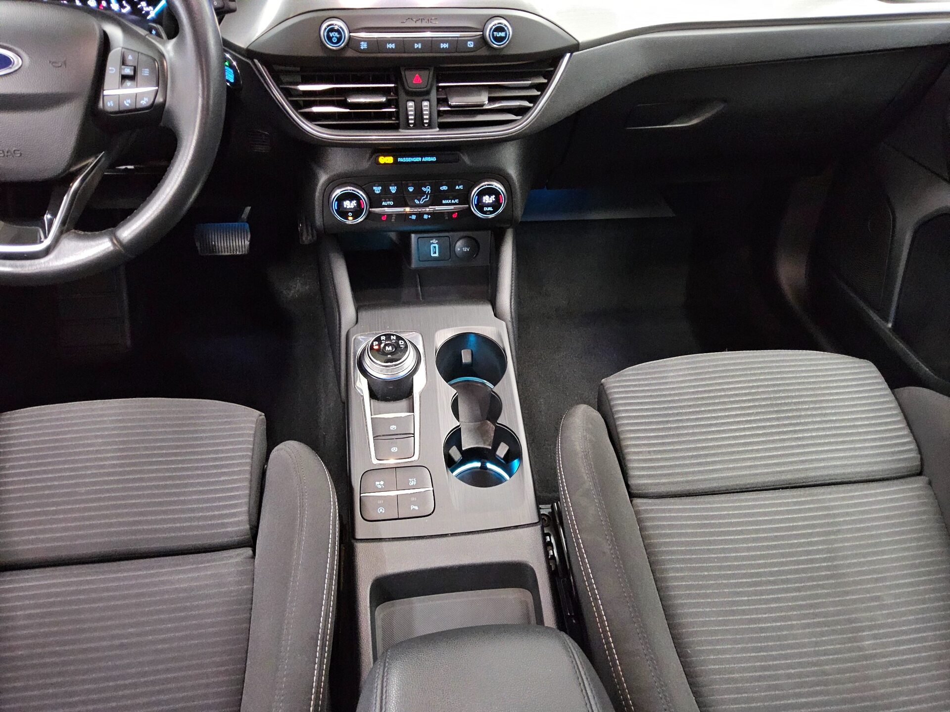 Ford Focus Turnier 1.5 EB Titanium NAVI KLIMAAUT LED SHZ PDC 6
