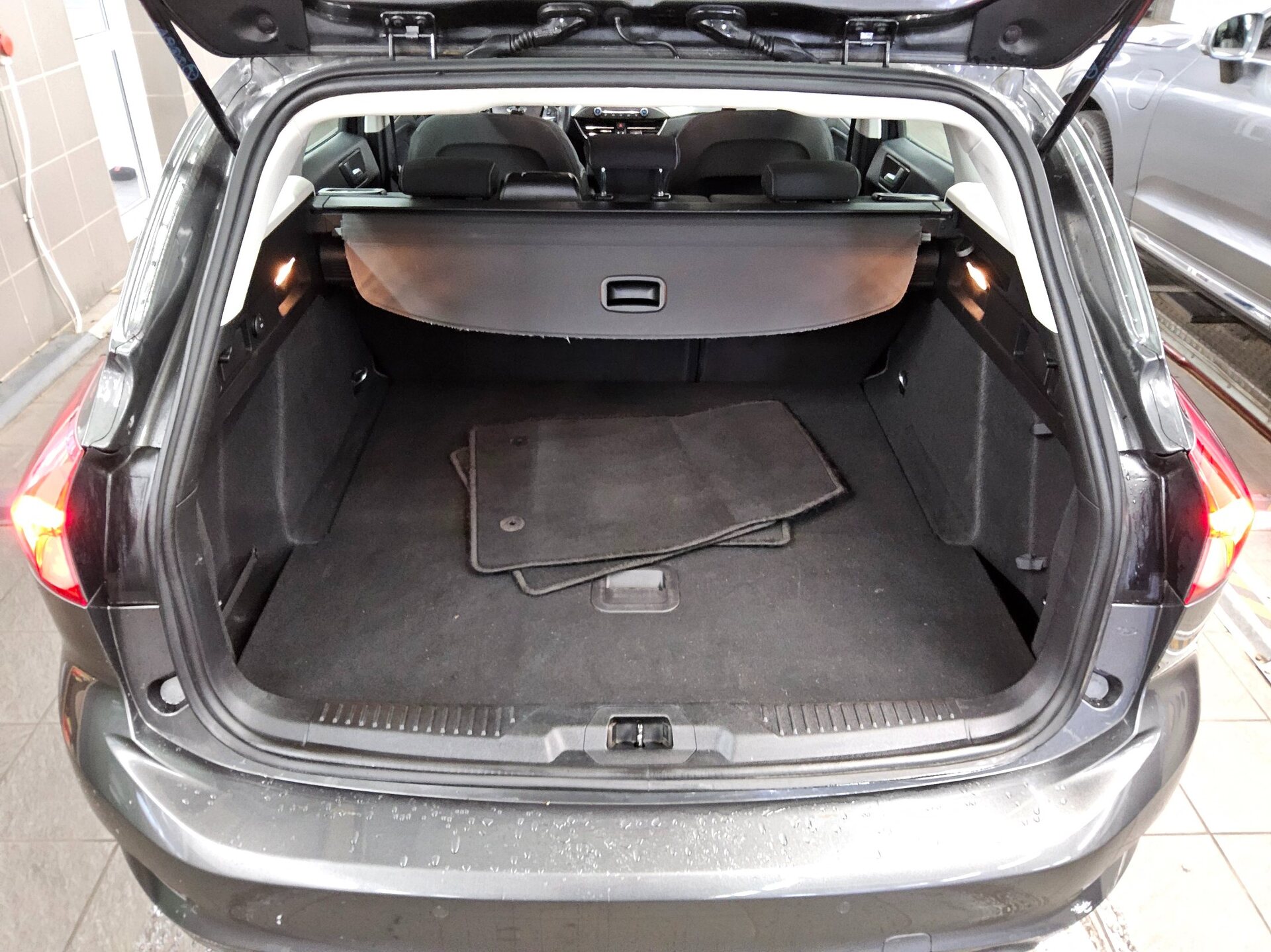 Ford Focus Turnier 1.5 EB Titanium NAVI KLIMAAUT LED SHZ PDC 11