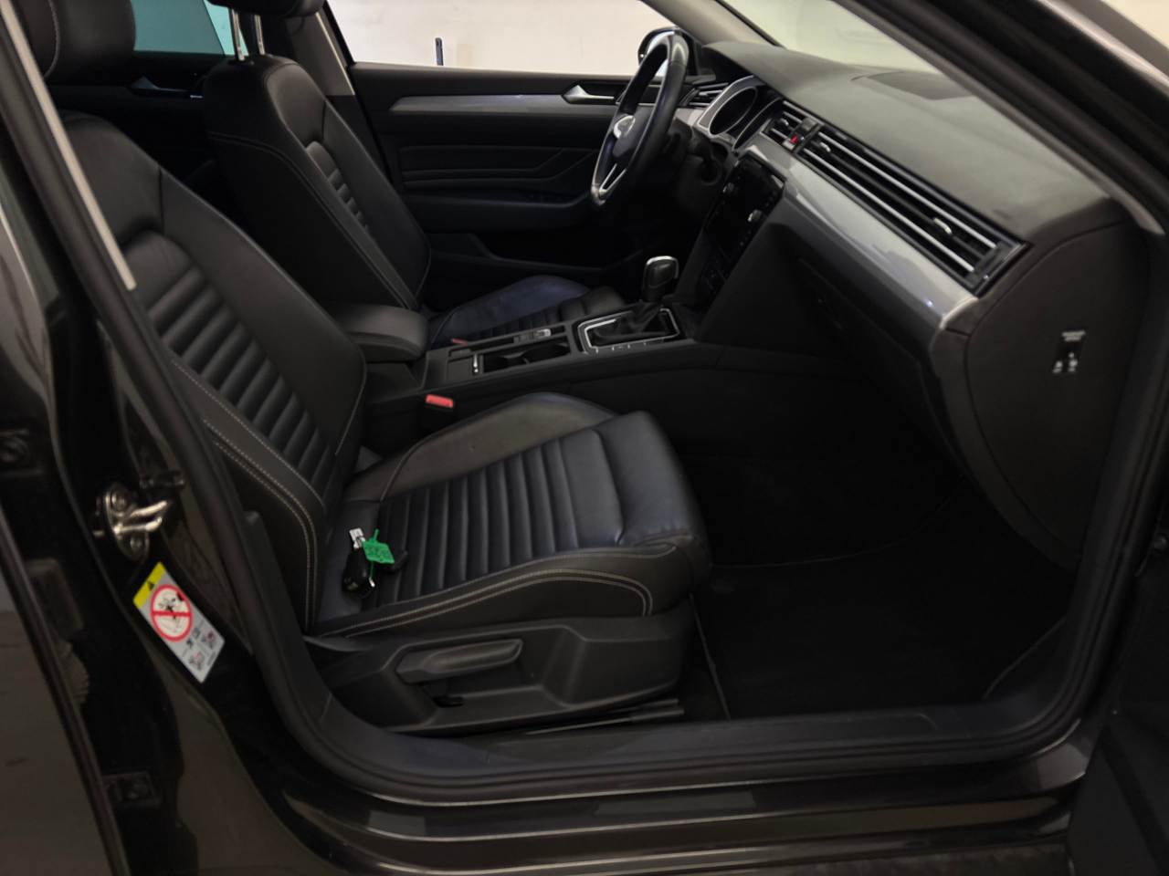 Volkswagen Passat Variant 2.0 TDI Business LEDER NAVI SHZ ACC AHK 6