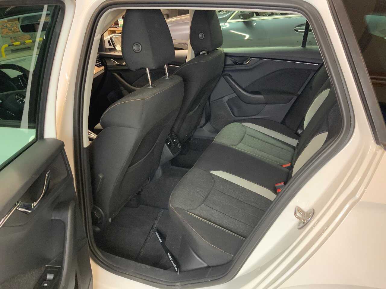 Skoda Kamiq 1.6 TDI Style NAVI LED AID SHZ PDC 9