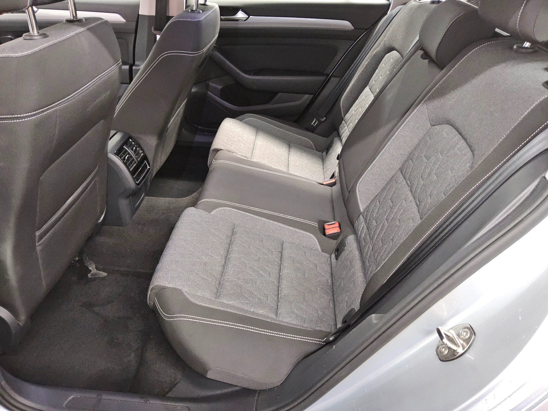 Volkswagen Passat Var. 2.0 TDI Business Navi LED RFK ACC 13