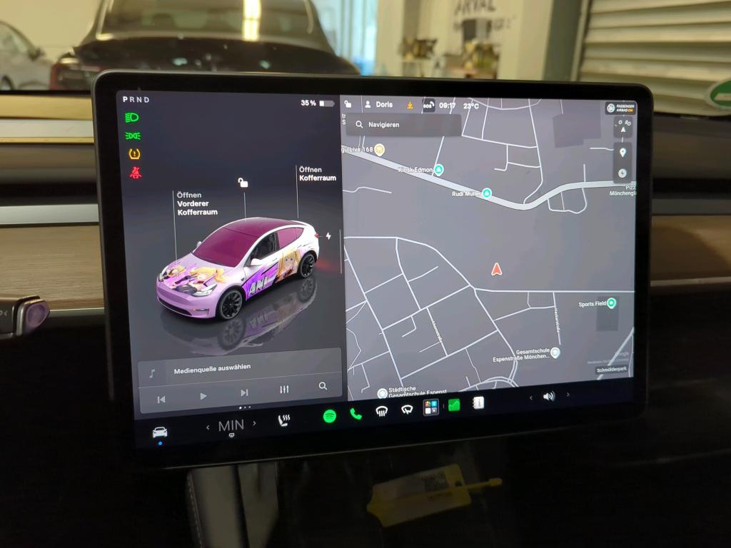 Tesla Model Y Long Range AWD Navi LED Pano Leder AHK 9