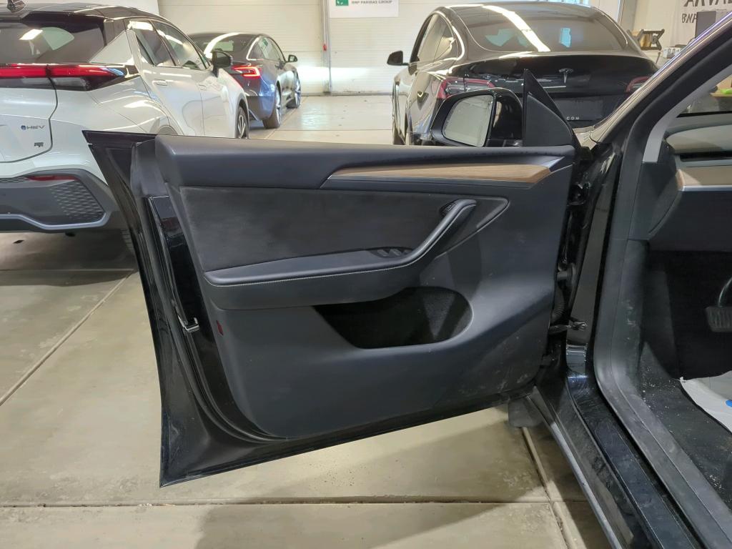 Tesla Model Y Long Range AWD Navi LED Pano Leder AHK 8