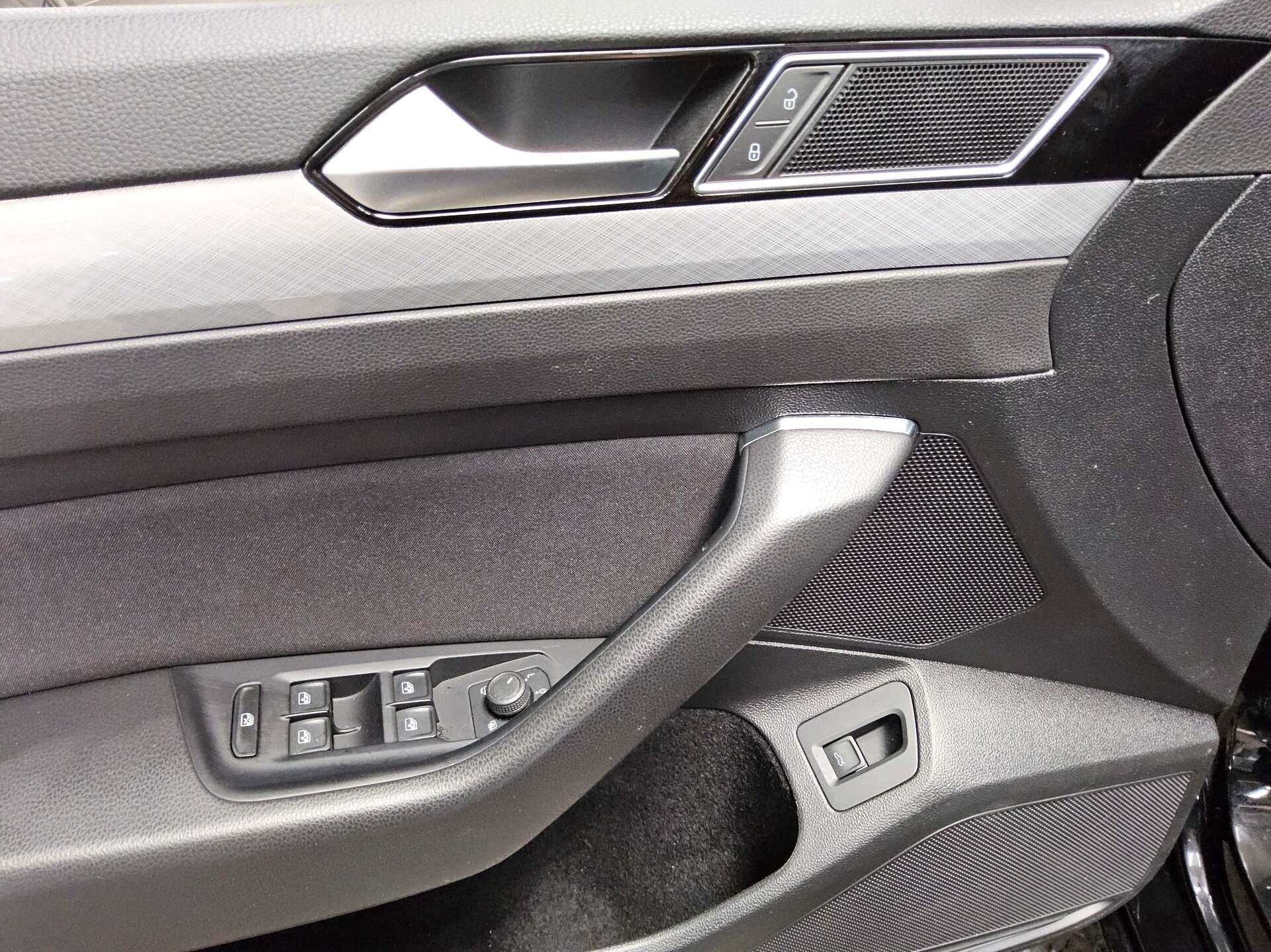 Volkswagen Passat Variant 2.0 TDI Navi LED PDC Shz AHK 9