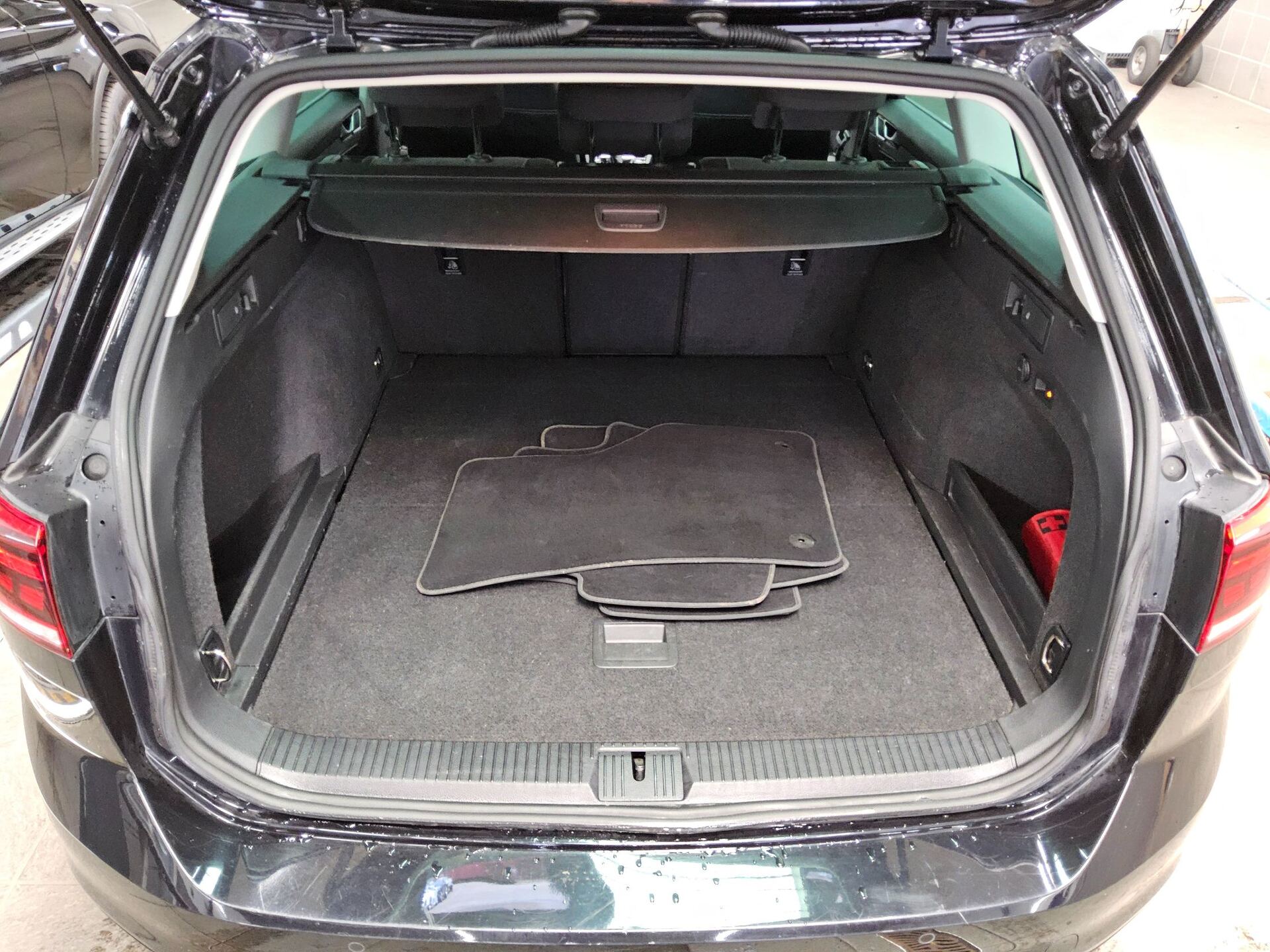 Volkswagen Passat Variant 2.0 TDI Navi LED PDC Shz AHK 11