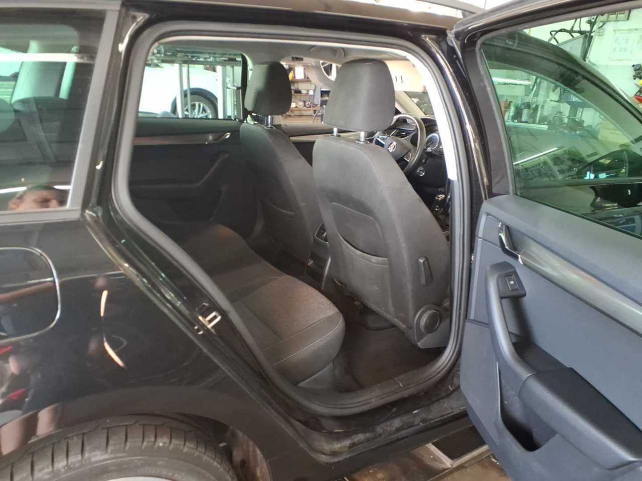 Skoda Octavia Kombi 2.0 TDI Soleil CANTON RFK 7