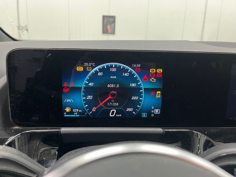 Mercedes-Benz GLA 220 d Progressive NAVI KLIMAAUT LED SHZ PDC 6