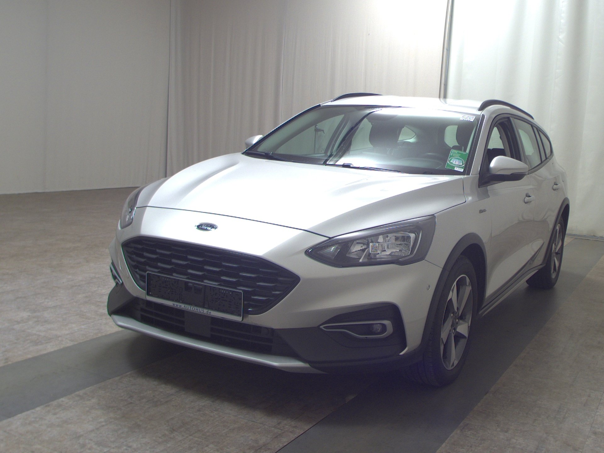 Ford Focus Turnier 1.5 EB Active Navi LED RfK AHK Shz 2