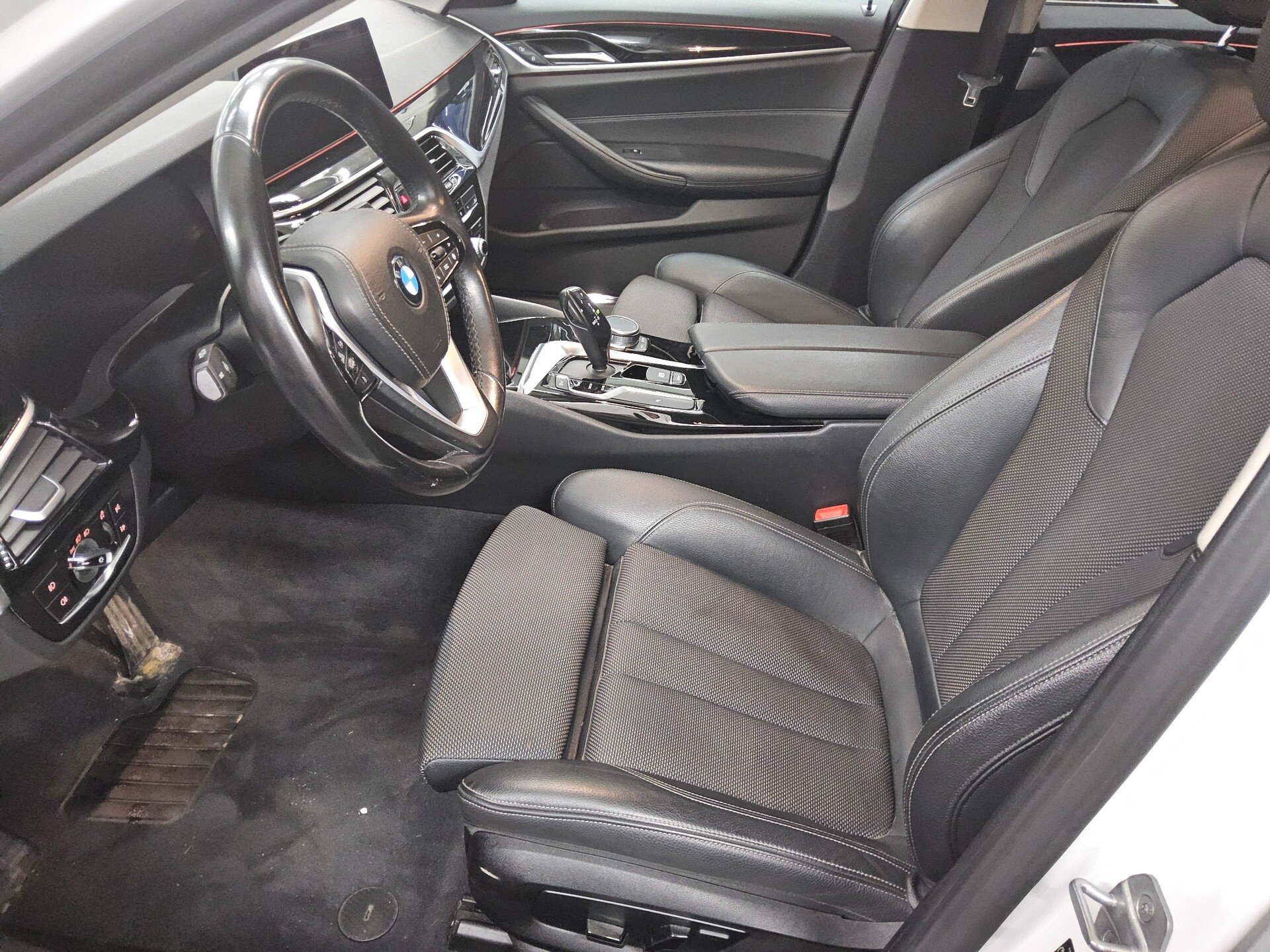 BMW 520dA Touring Sport-Line T-Leder Navi LED LC Pro 9