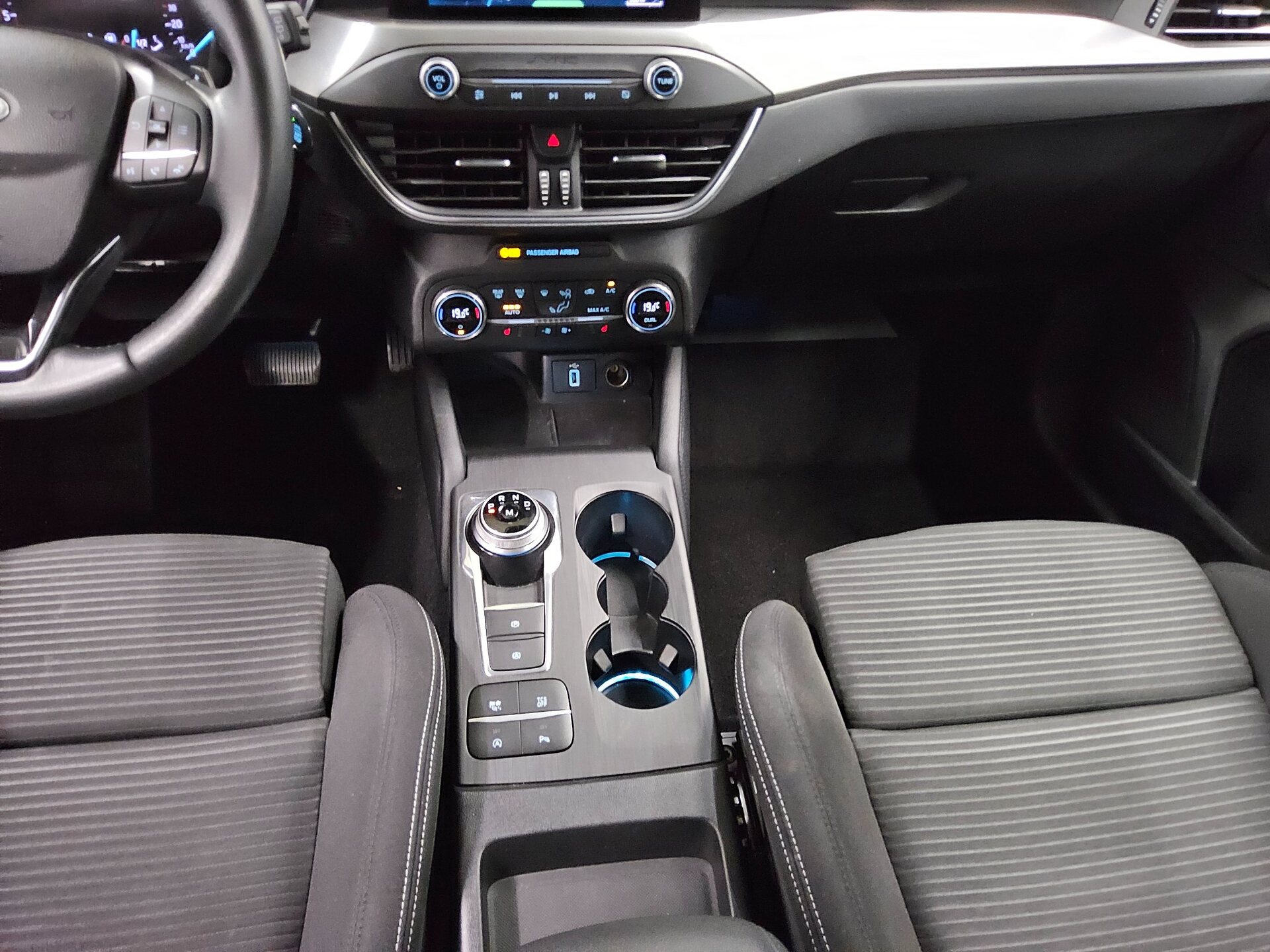 Ford Focus Turnier 1.5 EB Titanium NAVI KLIMAAUT LED SHZ PDC 6