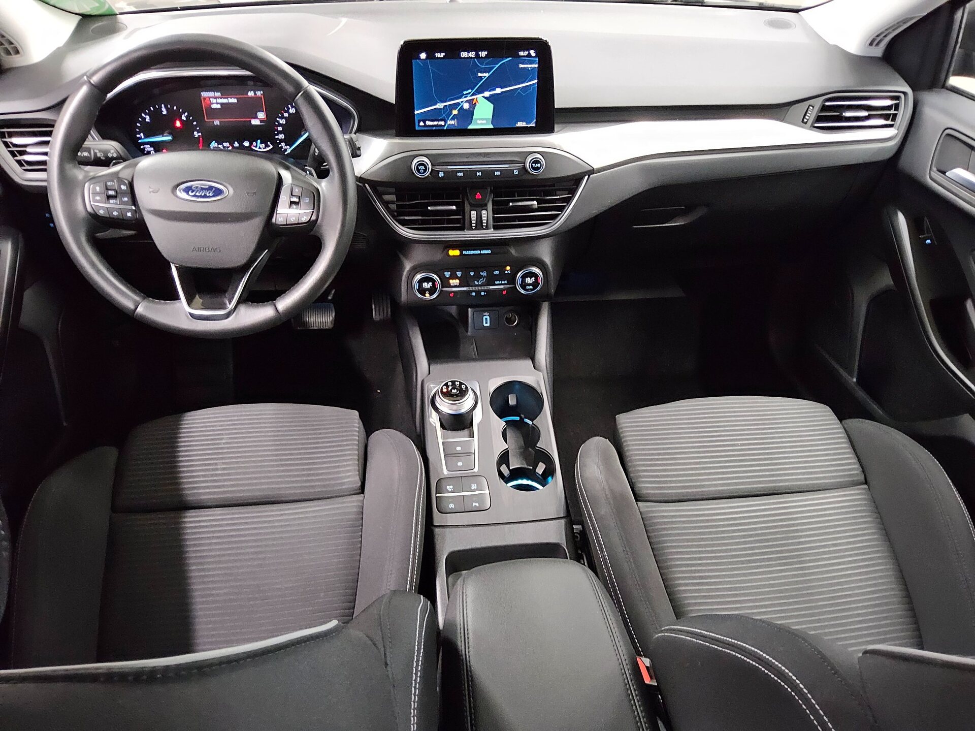 Ford Focus Turnier 1.5 EB Titanium NAVI KLIMAAUT LED SHZ PDC 5