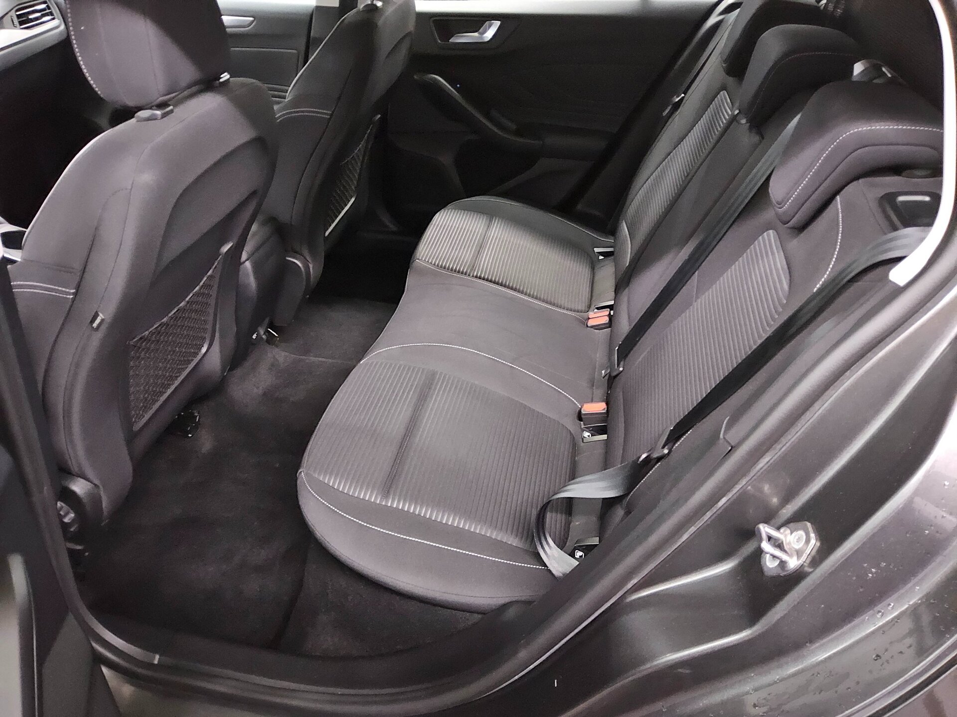 Ford Focus Turnier 1.5 EB Titanium NAVI KLIMAAUT LED SHZ PDC 13