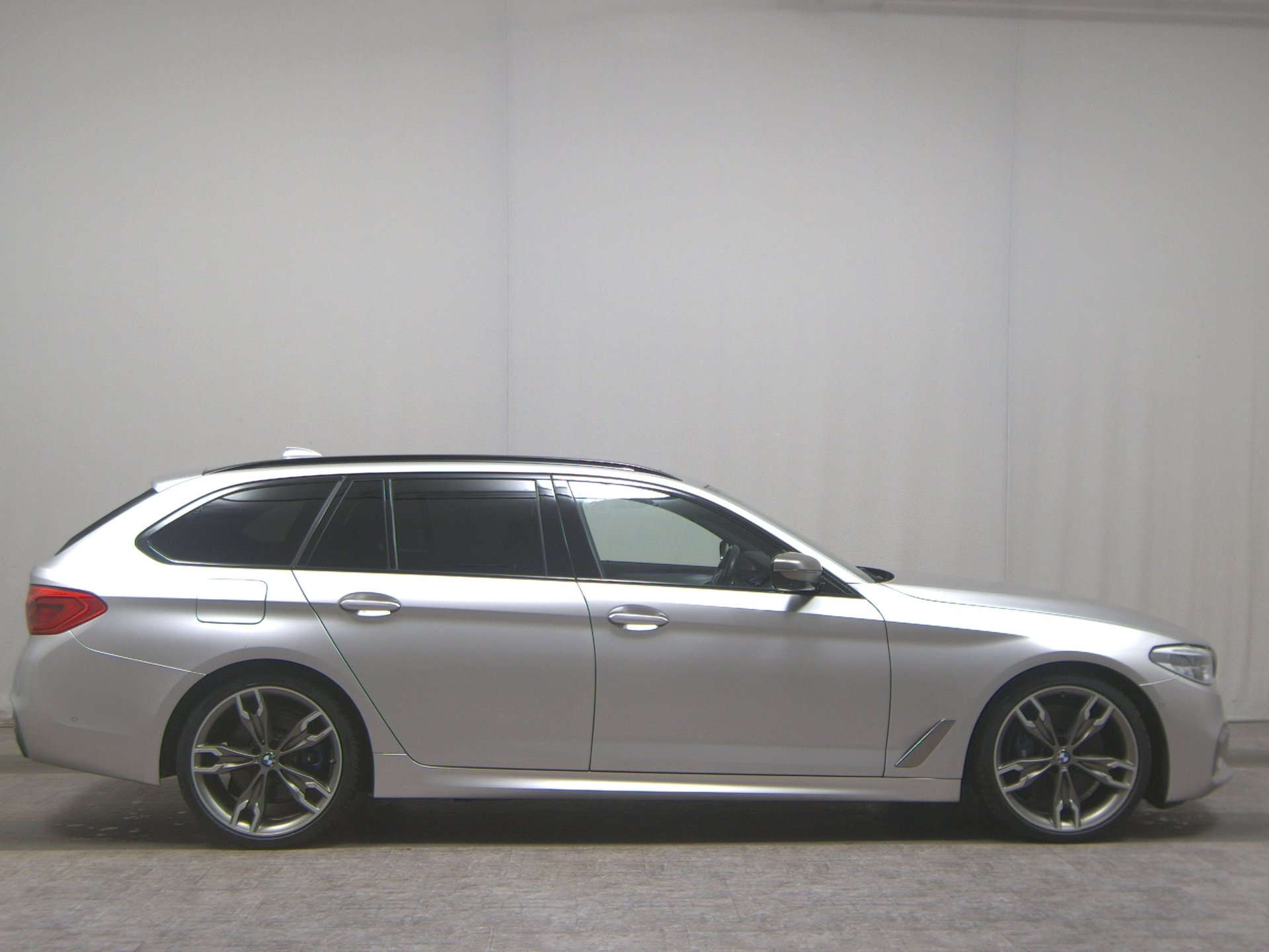 BMW M550 Touring xDr Navi LED Leder HuD Bowers Pano