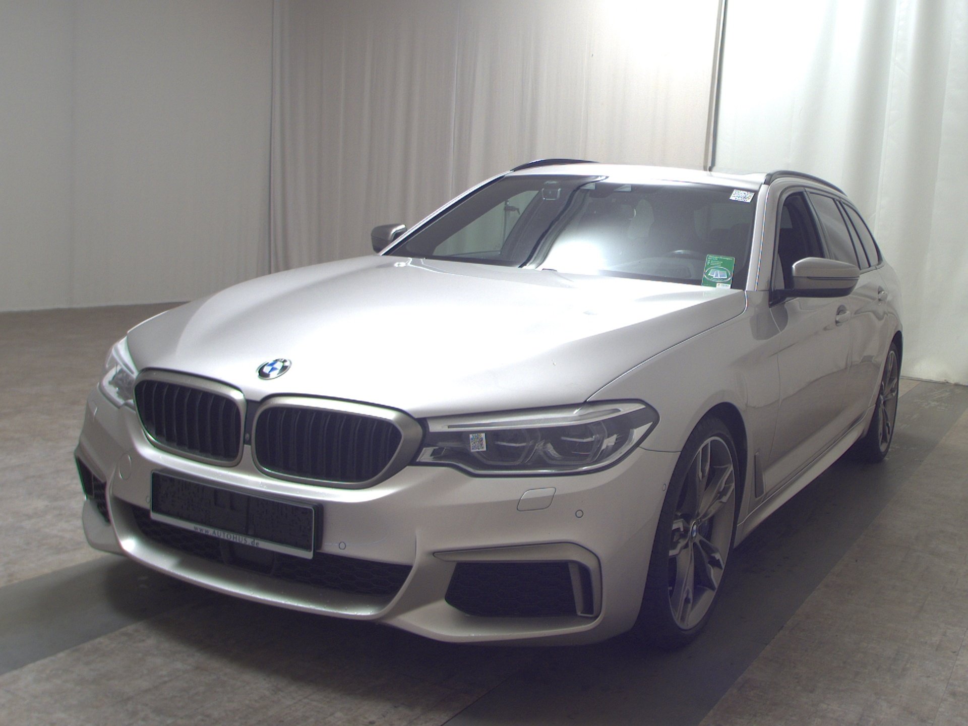 BMW M550 Touring xDr Navi LED Leder HuD Bowers Pano 2
