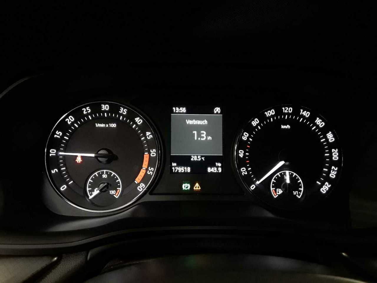 Skoda Octavia Kombi 2.0 TDI Ambition LED SHZ KLIMAAUT PDC LENKRADHZG 9