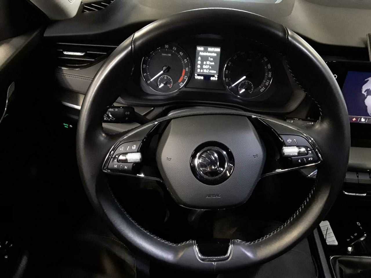 Skoda Octavia Kombi 2.0 TDI Ambition LED SHZ KLIMAAUT PDC LENKRADHZG 8