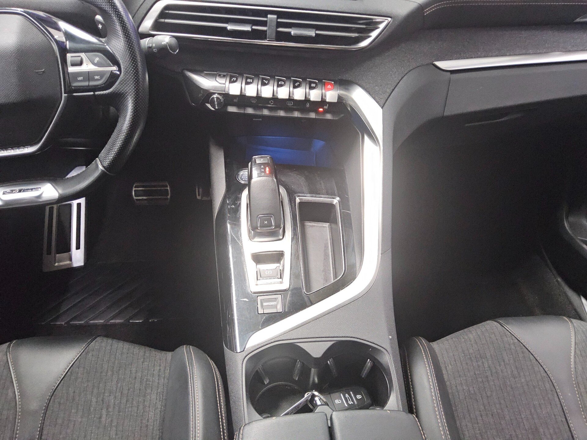 Peugeot 3008 1.5 BlueHDi 130 Allure Navi LED AHK RFK 6