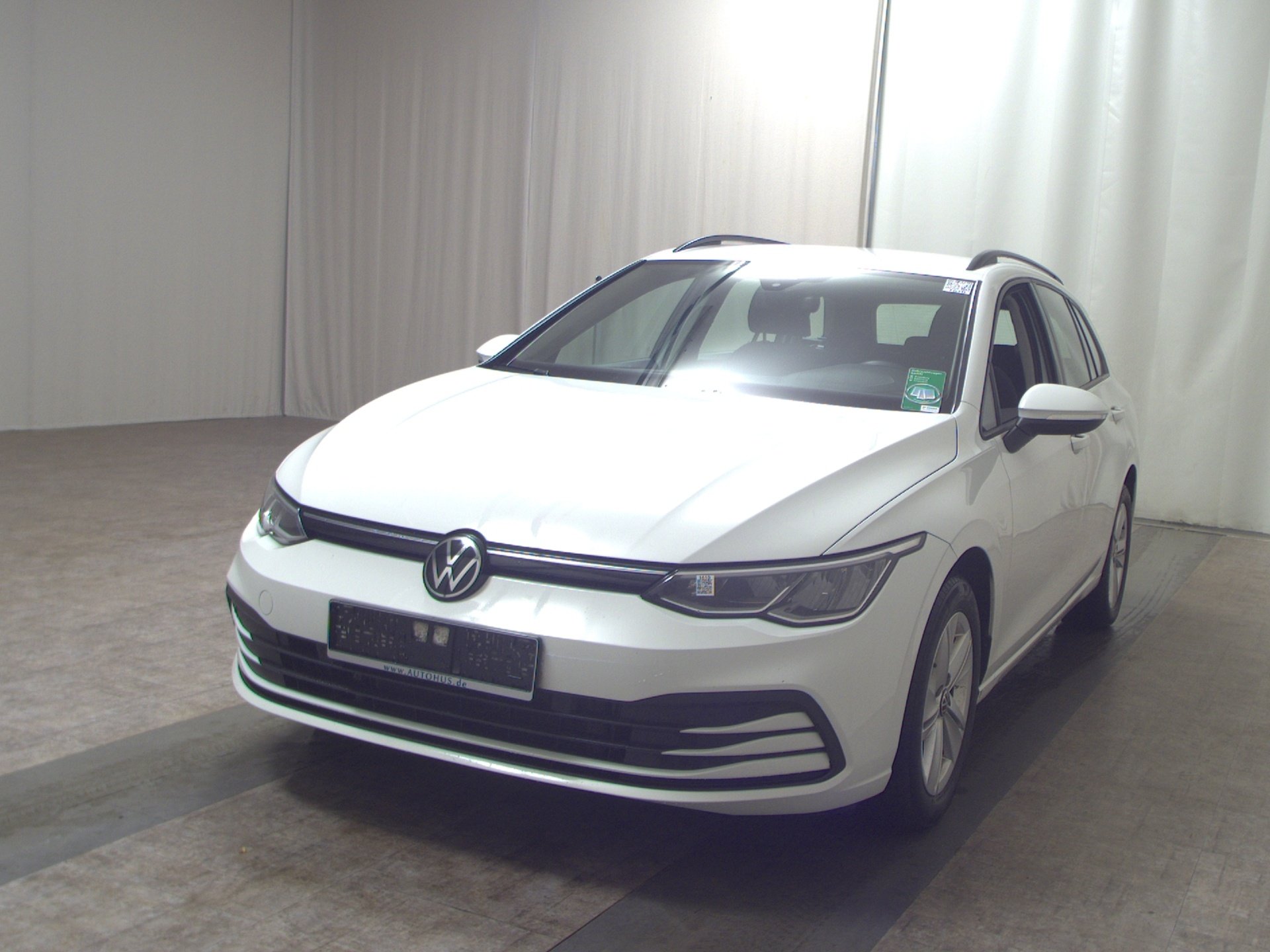 Volkswagen Golf-8 Var. 2.0 TDI Life Navi LED AID ACC PDC 2