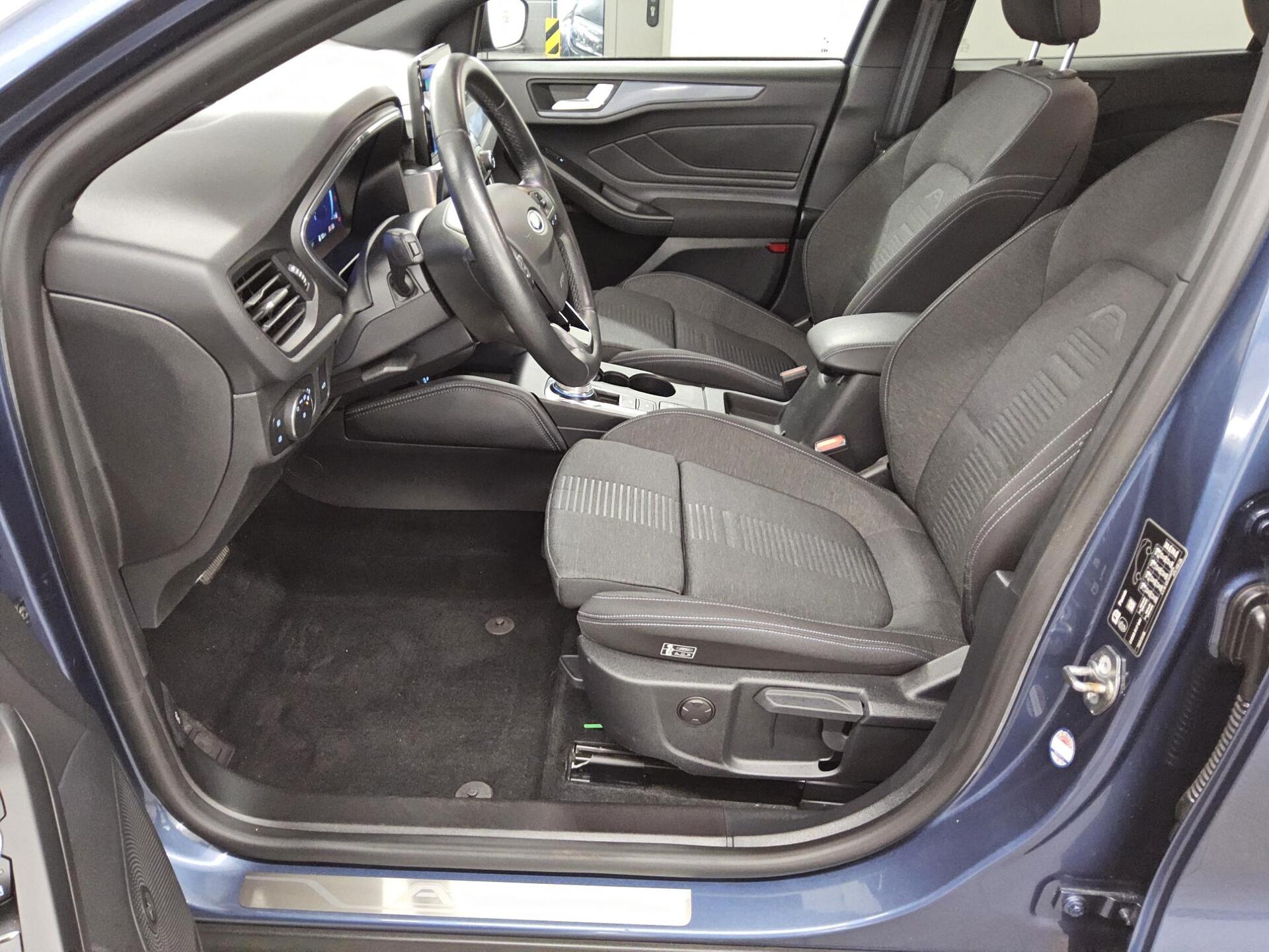 Ford Focus Turnier 2.0 EB Active X Navi LED ACC RFK 9