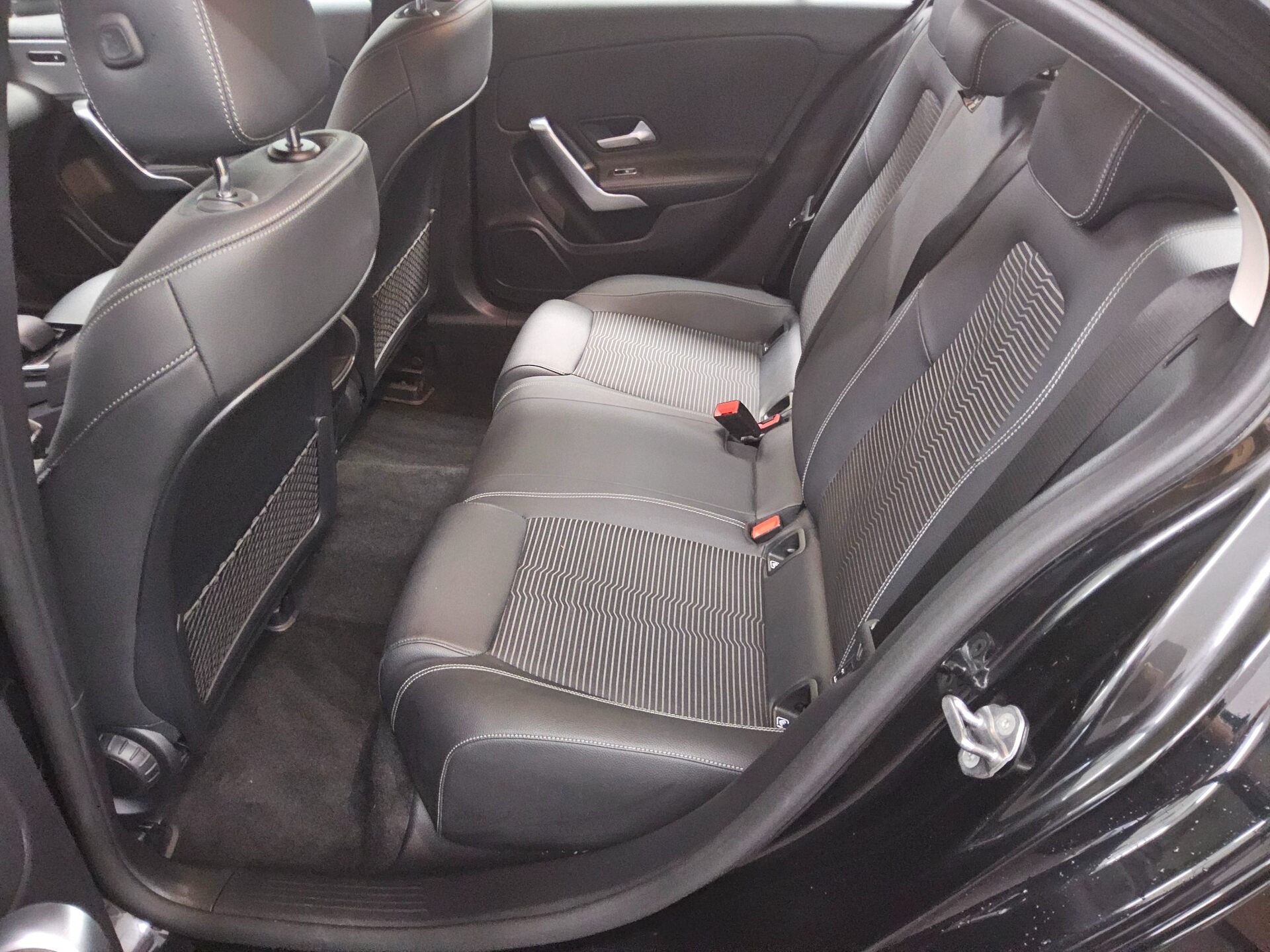 Mercedes-Benz A 180 d Navi T-leder Shz PDC 13