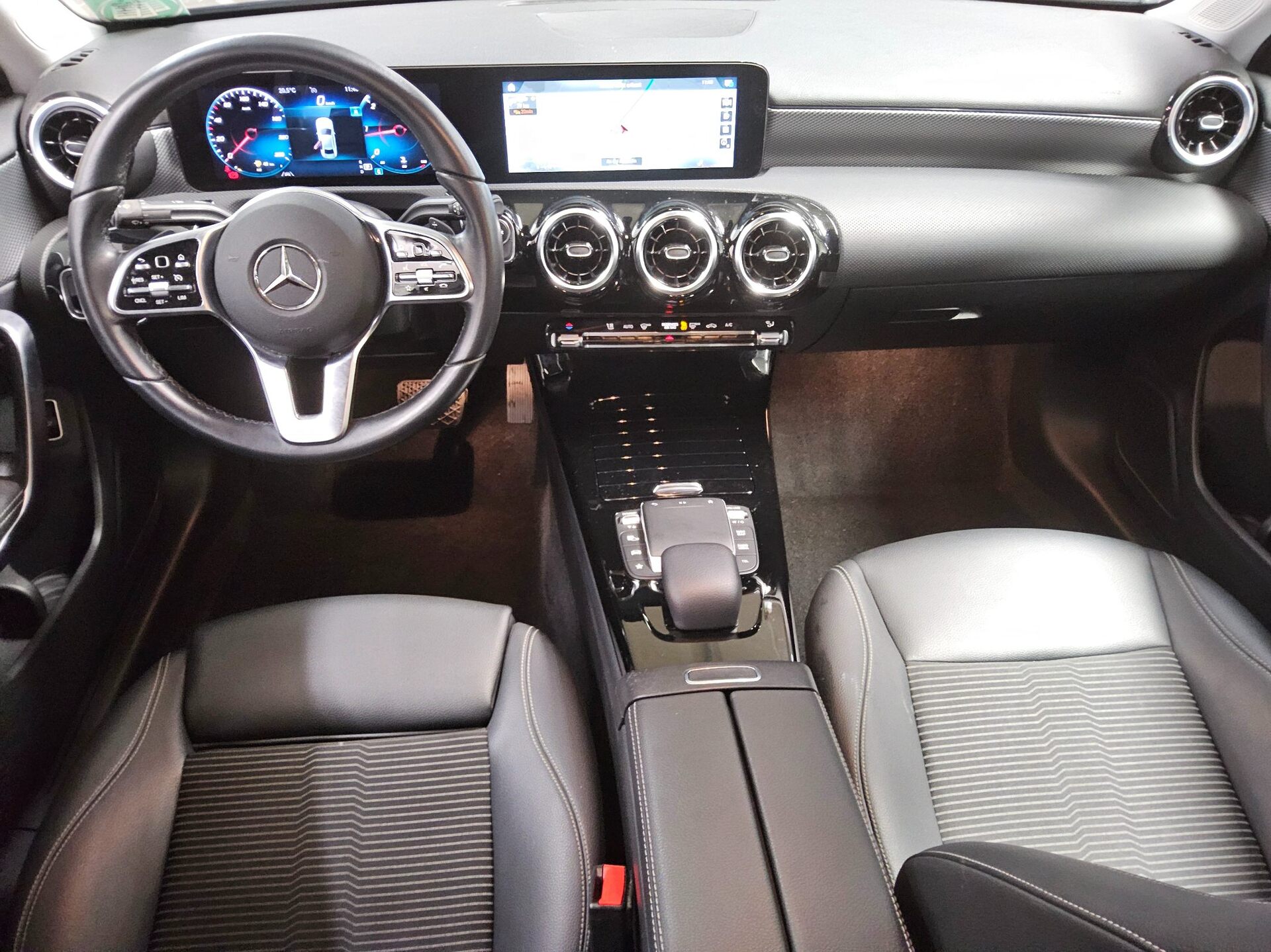 Mercedes-Benz A 180 d Navi T-leder Shz PDC 5