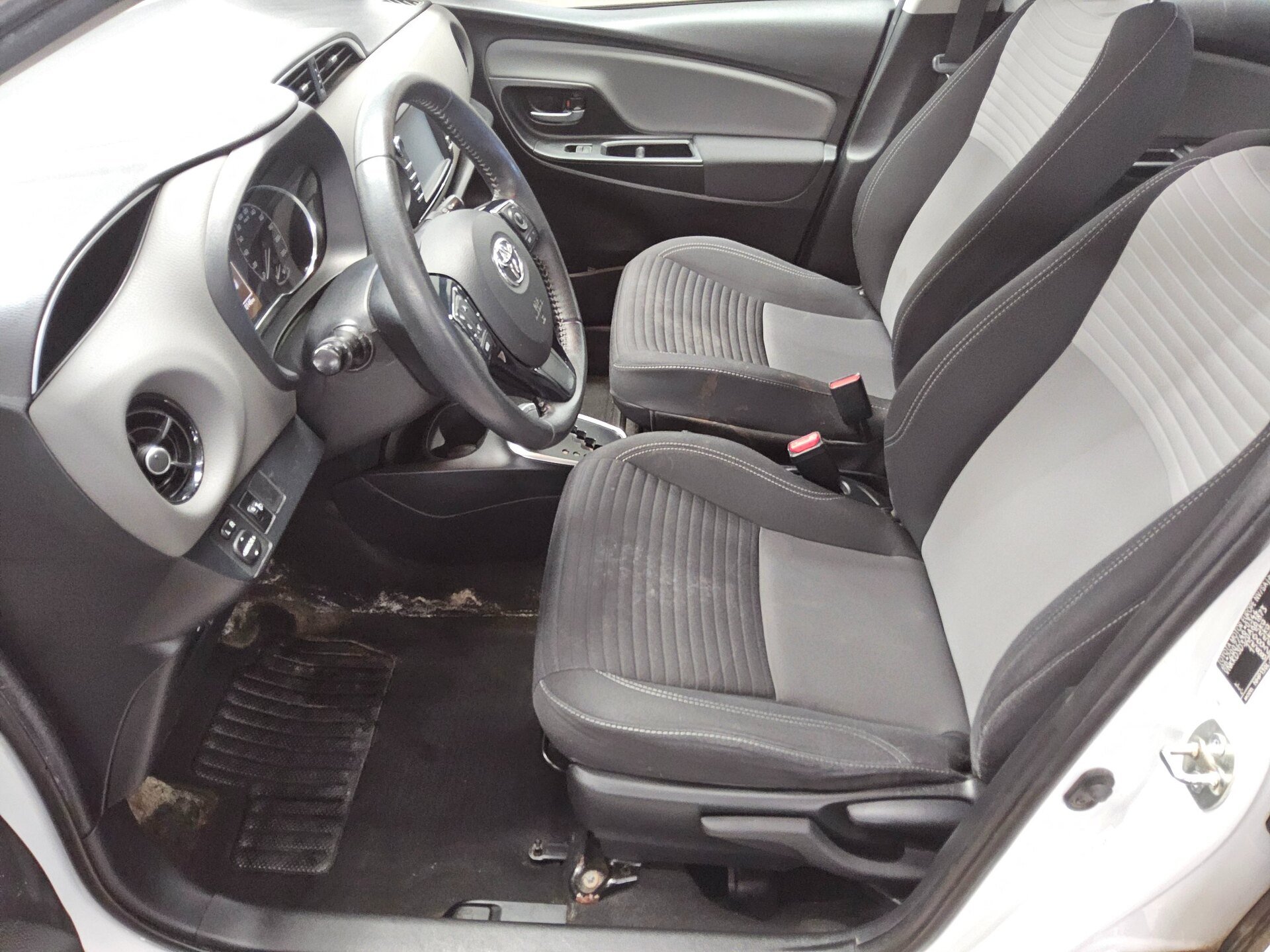 Toyota Yaris 1.5 Navi 8