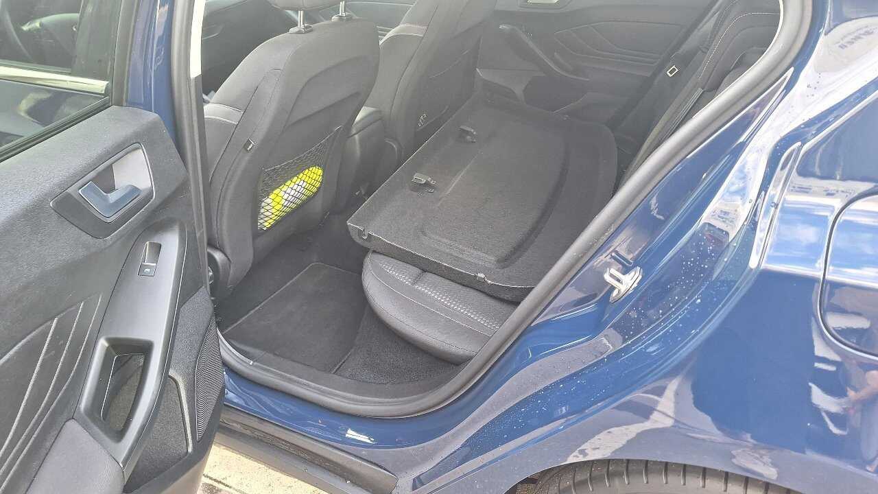 Ford Focus 1.5 EB Cool&Connect Navi LED RFK ACC SHZ 9
