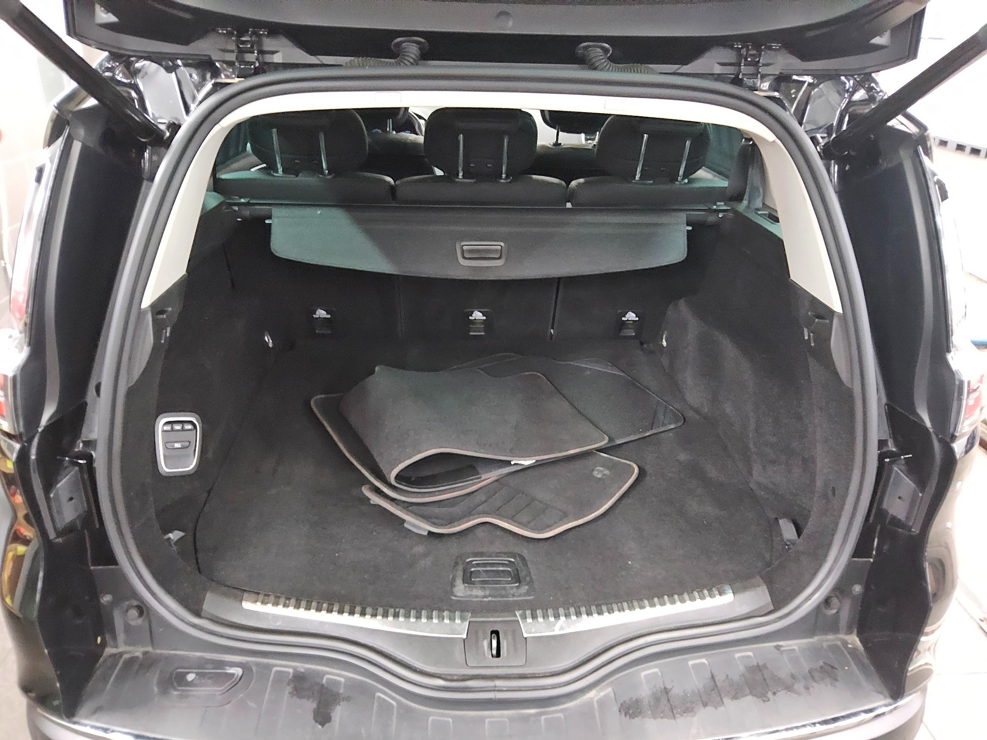 Renault Espace 2.0 dCi Initiale Paris Navi Matrix Pano 13