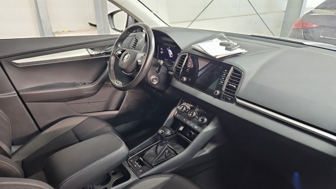 Skoda Karoq 2.0 TDI Tour NAVI SHZ RFK ACC AHK 6