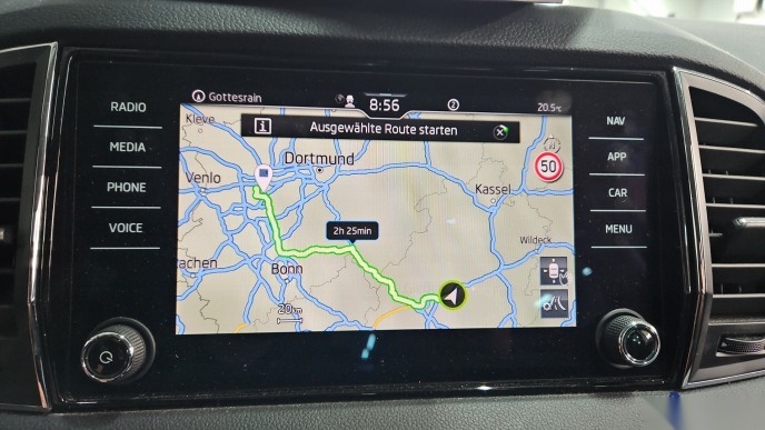 Skoda Karoq 2.0 TDI Tour NAVI SHZ RFK ACC AHK 9