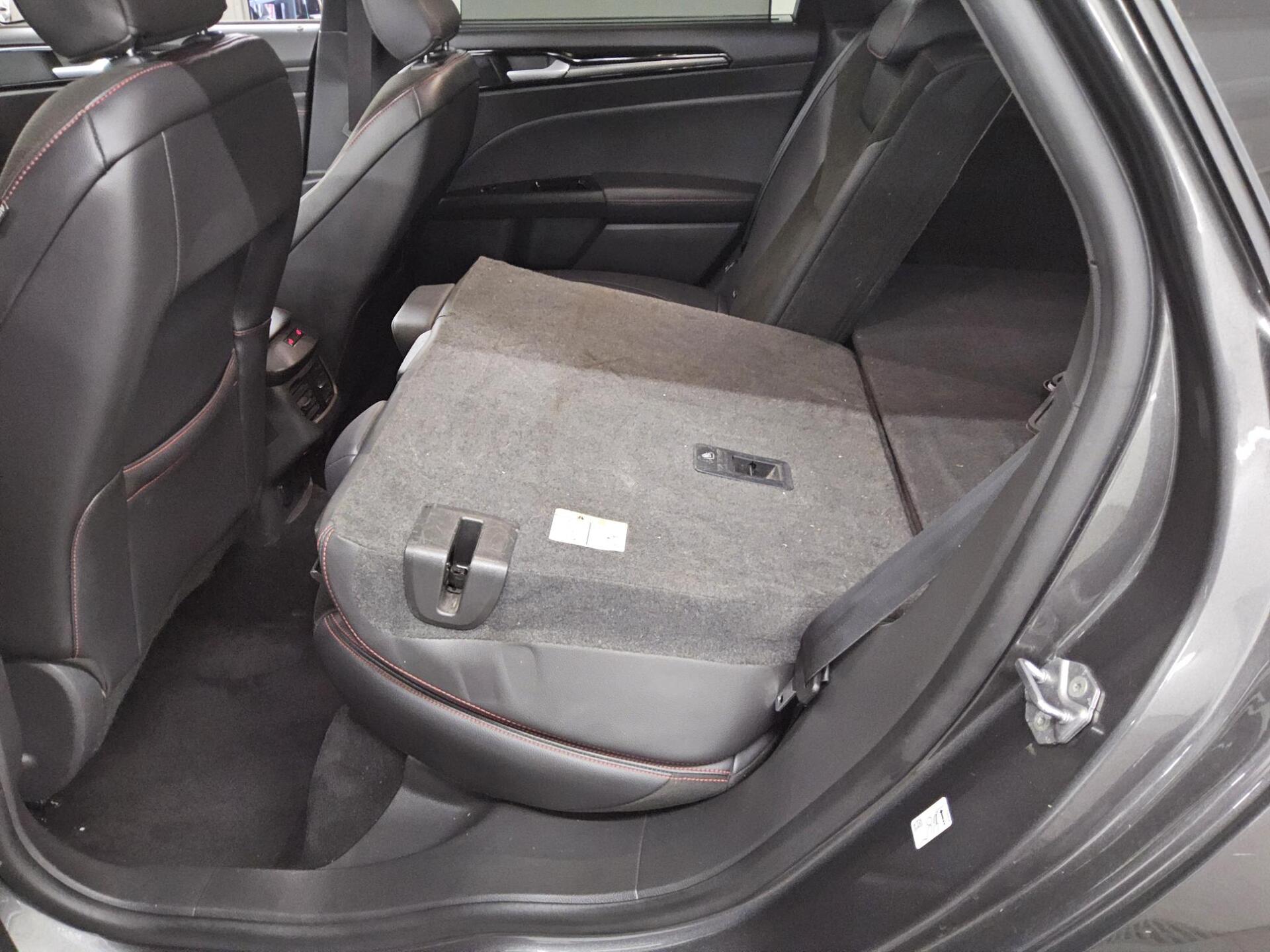 Ford Mondeo Turnier 2.0 EB ST-Line Navi Shz Pano AHK PDC 13