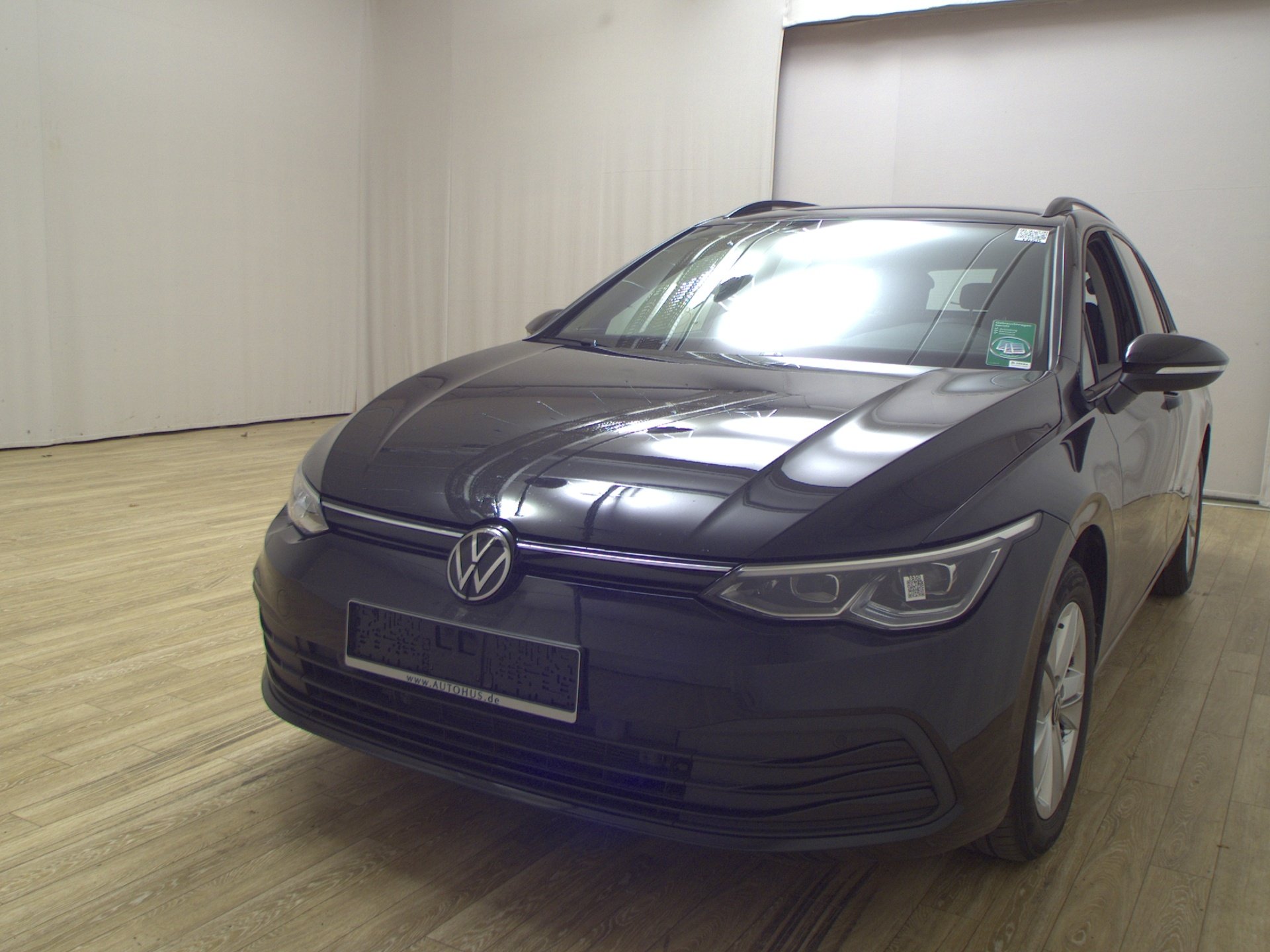 Volkswagen Golf-8 Var. 2.0 TDI Life Navi LED+ DC ACC Shz 2