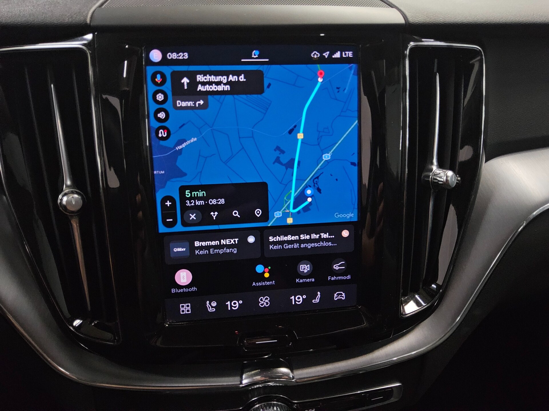 Volvo XC60 B4 D Momentum Leder Navi LED RFK AHK 7