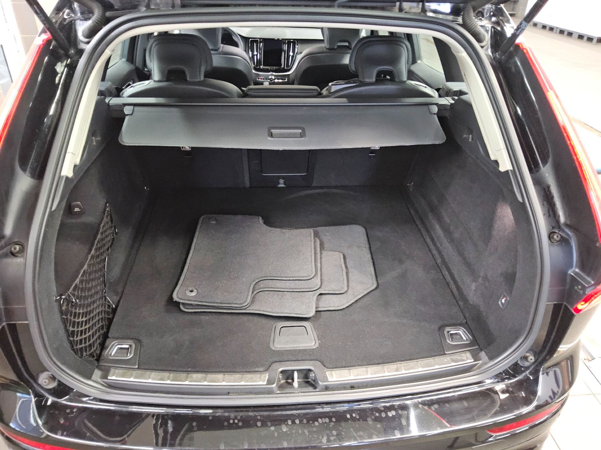 Volvo XC60 B4 D Momentum Leder Navi LED RFK AHK 13