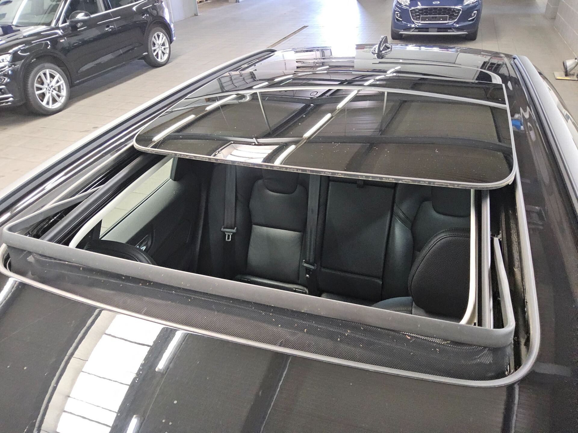 Volvo XC60 B4 D Momentum Leder Navi LED RFK AHK 12