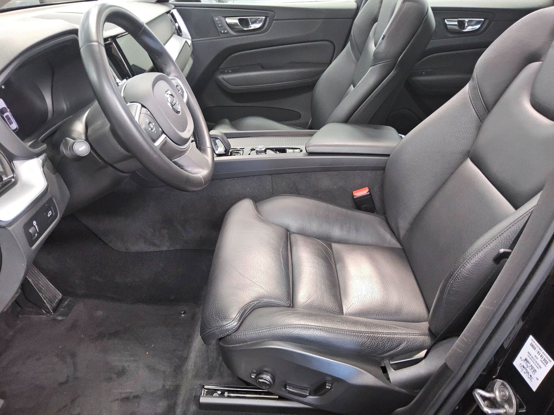 Volvo XC60 B4 D Momentum Leder Navi LED RFK AHK 9
