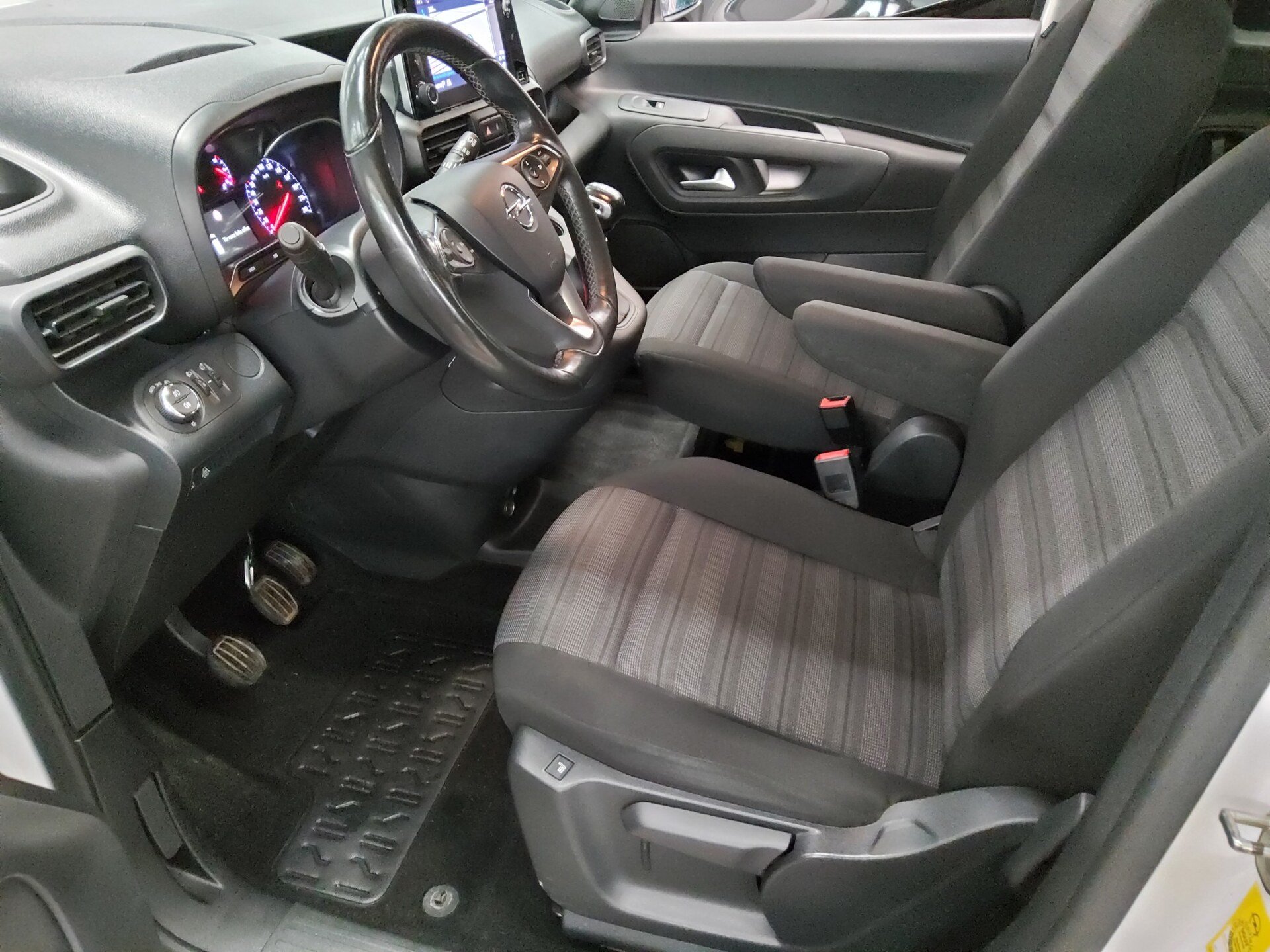 Opel Combo Life 1.5 D Elegance Navi Shz 8