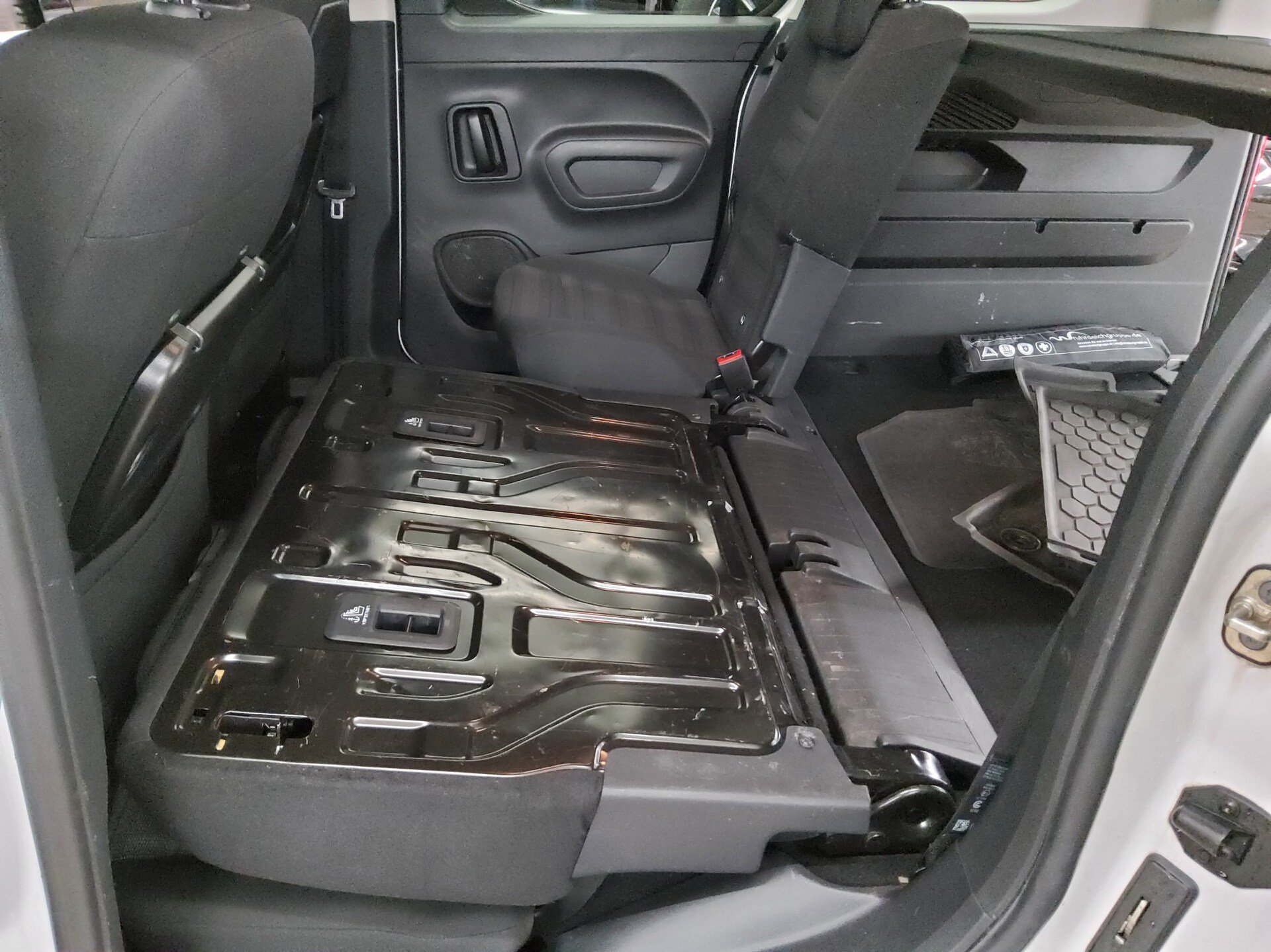Opel Combo Life 1.5 D Elegance Navi Shz 12