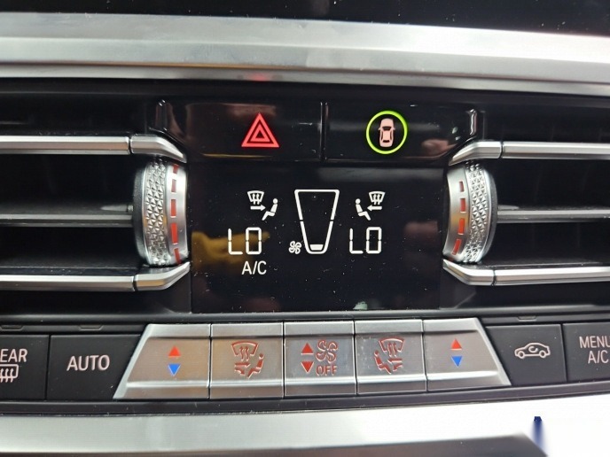 BMW 330e Touring M-Sport Navi LED Shz T-Leder PDC 8