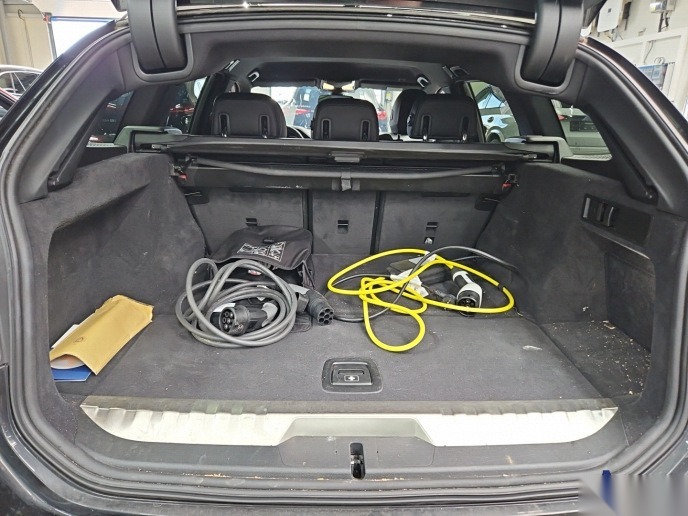 BMW 330e Touring M-Sport Navi LED Shz T-Leder PDC 11