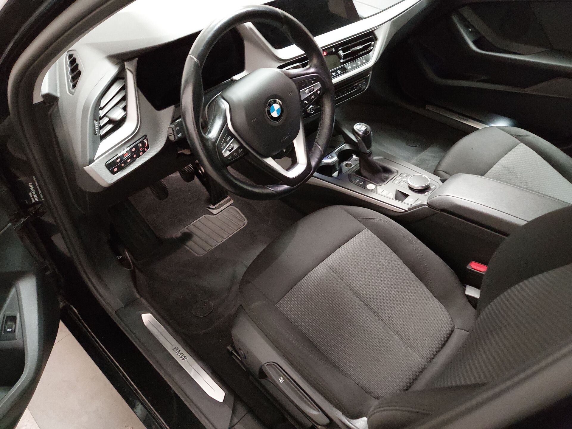 BMW 118i Advantage Navi LED LC-Pro PDC SHZ 8