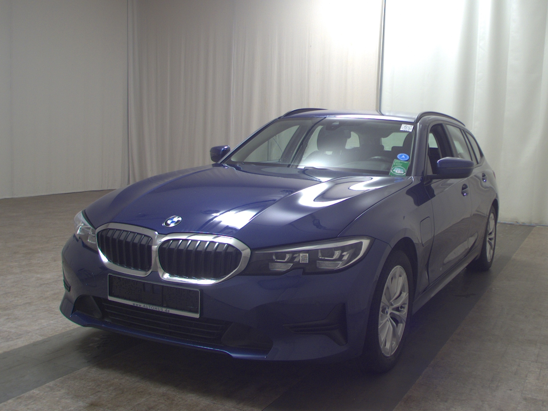 BMW 330e Touring Advantage T-Leder Navi LED LC-Prof 2