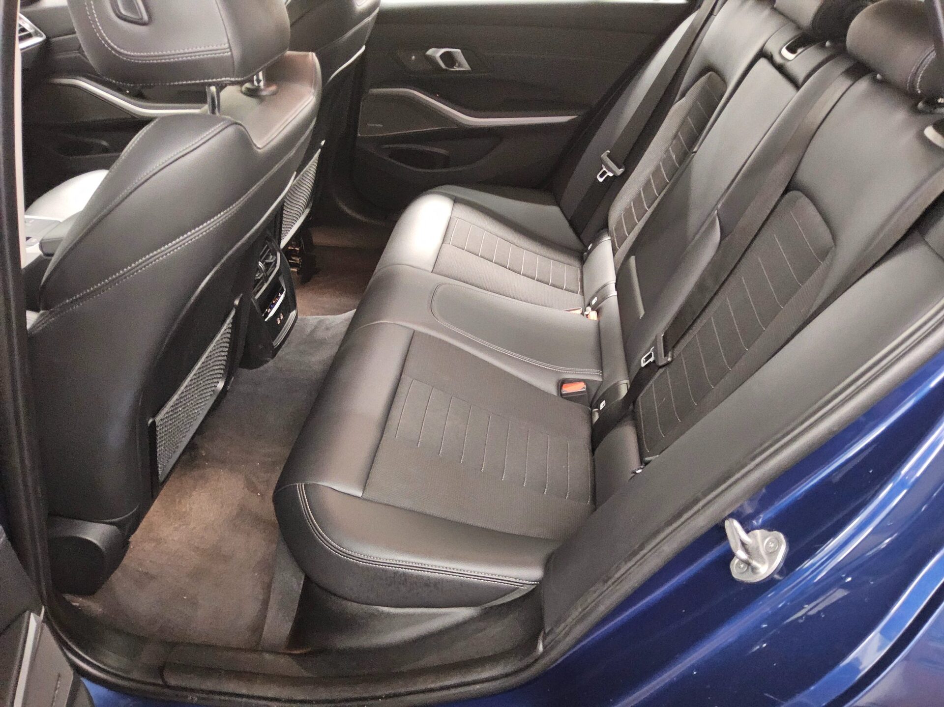 BMW 330e Touring Advantage T-Leder Navi LED LC-Prof 13