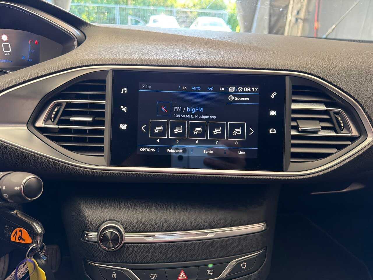 Peugeot 308 SW 1.5 BlueHDi Allure Navi T-Leder DigiTacho AHK RFK 7